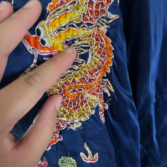 Vtg Chinese Dragon Embroidered 100% Silk Robe Sz S - Picture 6 of 13